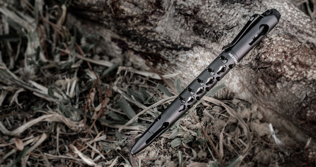 Black keel tactical pen, upright and vigorous, both civil and military