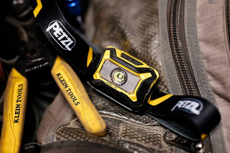RGB lights on excursions: the innovative lighting experience with the Petzl ARIA RGB