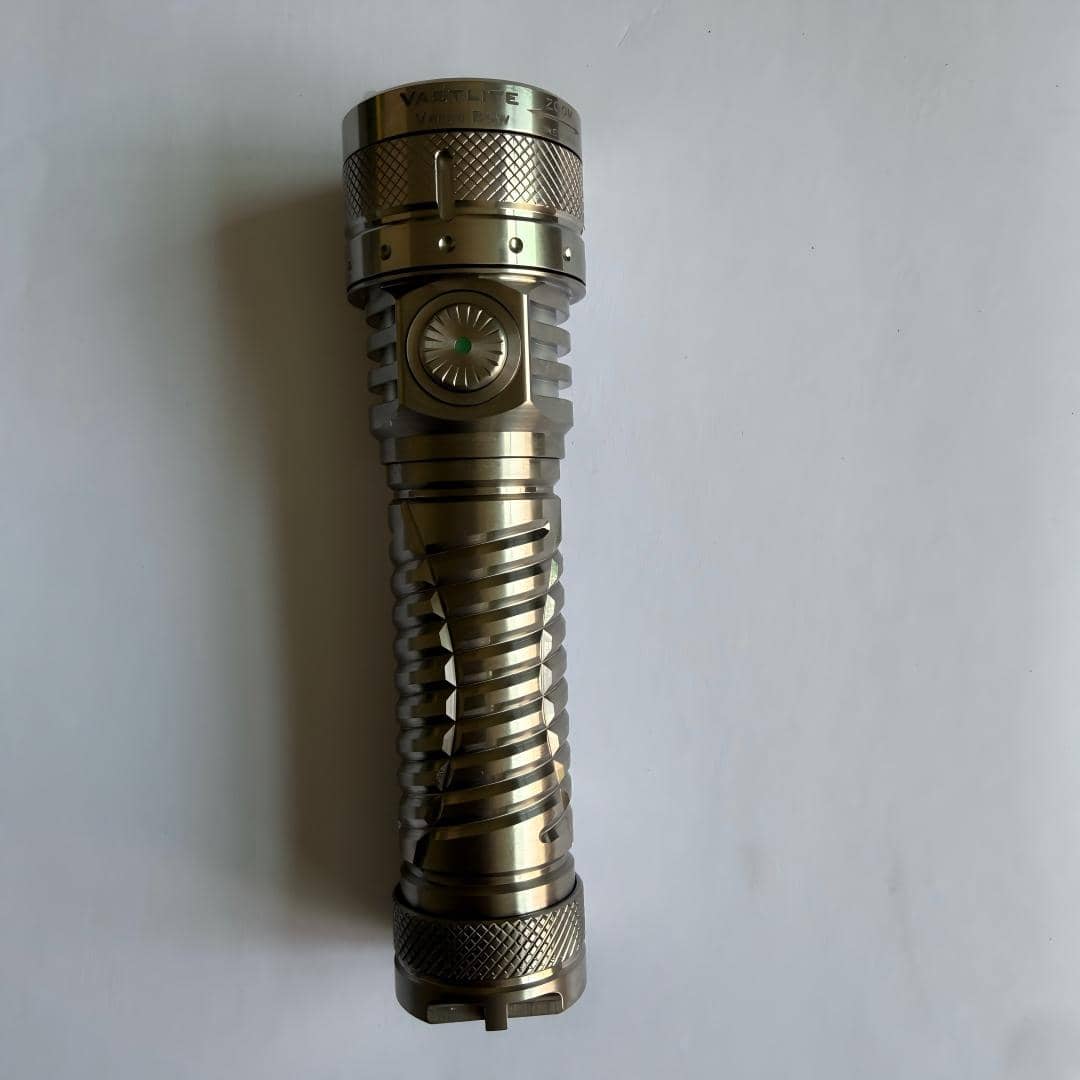 Vastlite Versa Bow Zoom 21700 LEP Flashlight